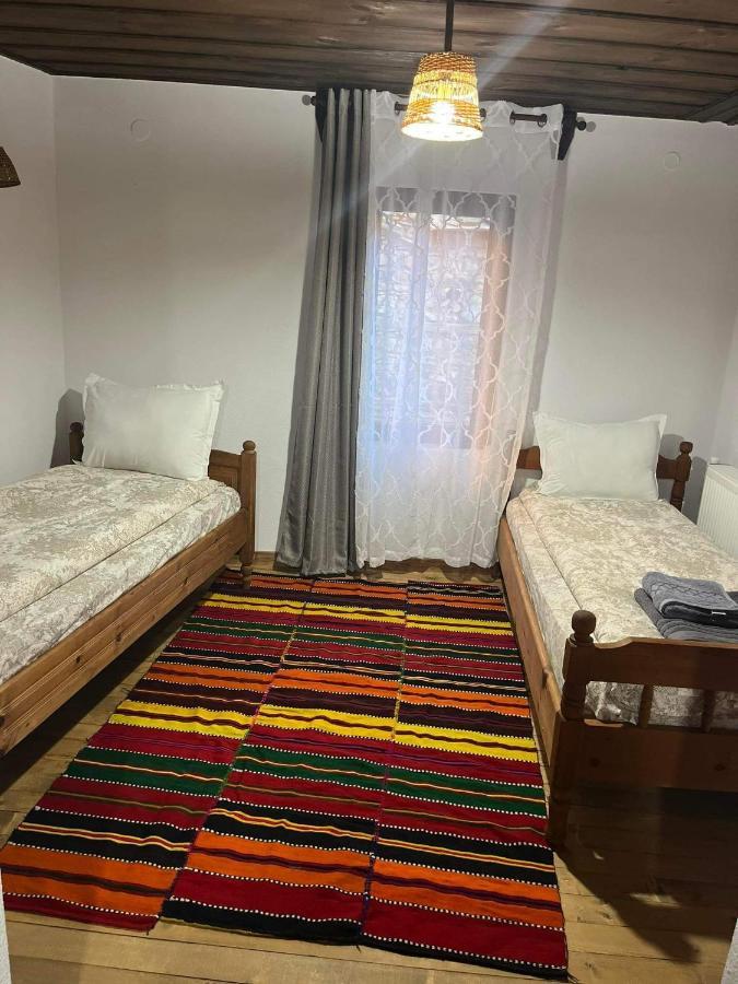 Къща За Гости Близнаците Leshten Buitenkant foto